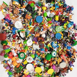 Sorpresine KINDER e varie - Lotto Personaggi, Componibili, ecc. anni 90-00 - Picture 1 of 12