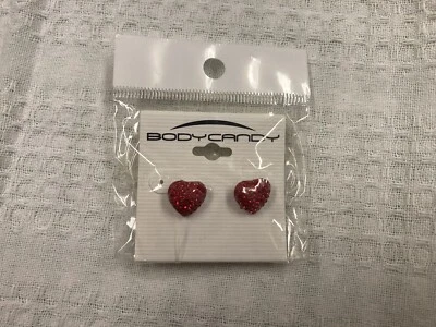 Aretes Body Candy rojo en forma de corazón Foto 1 de 2