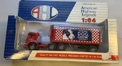Tractor Purina Dog Chow MACK modelo CJ fundido a presión 1/64 Foto 1 de 4