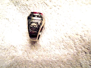 Anillo de campeones de la NCAA 1962 TAY BAKER (entrenador asistente) Cincinnati Bearcats - Imagen 1 de 5