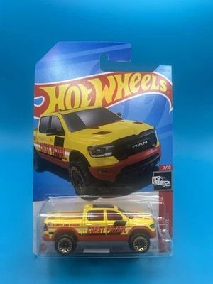 Hot Wheels Treasure Hunt 2023 - Ram 1500 Rebel 2020 - amarilla - serie HW Rescue Foto 1 de 4