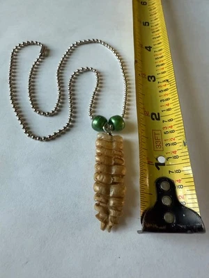 L👀K - Collar de sonajero serpiente de cascabel grande con cuentas verdes 🐍 Foto 1 de 3