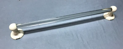 Toallero de vidrio octágono de 24" de porcelana cerámica Buttercream antiguo 1754-25B de colección Foto 1 de 4