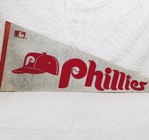 PHILADELPHIA PHILLIES PENNANT UFFICIALE MLB anni 70 VINTAGE FELTRO LANA 30"x11,5" - Foto 1 di 17