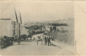 BAHNHOFSSTRASSE, UNBEKANNTES DORF, PFERD & KARTON - England? AK - Bild 1 von 2