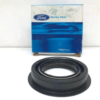 FORD 1980-1989 F150-F350,BRONCO I "SEAL" E3TZ-7B215-G REAR WARNER TRANSFER CASE - Image 1 of 4