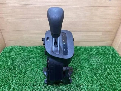 Palanca de cambios Toyota Yaris 2020 6AA-MXPH10 33550K0080 [usada] [PA120588203] Foto 1 de 4