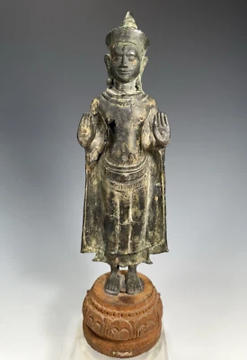 Estatua de bronce jemer de Camboya de Buda de pie sobre zócalo de madera aprox. 1200-1300 dC Foto 1 de 4