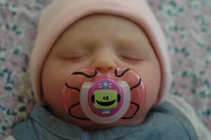 Magnetic Pacifier For Reborn Dolls #M-Robot - Picture 1 of 3