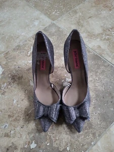 Betsey Johnson SIZE 8 1/2 silver glitter Prince d'Orsay Evening Pumps - Bild 1 von 6
