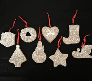 8 Lebkuchen Harz Keks Ornamente Glitzer Zuckerguss Band Neu aus altem Lagerbestand 4"x4" Orig. Pak - Bild 1 von 6