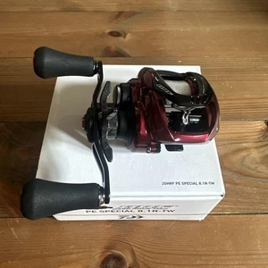 Carrete de baitcasting Daiwa 20HRF mango derecho relación 8,1 usado con ruido menor - Imagen 1 de 4