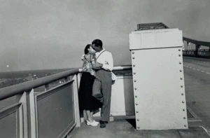 Man & Woman Kissing Behind Rail Of Bridge B&W Photograph 3 x 4.25 - Picture 1 of 3
