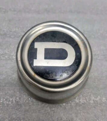 DE COLECCIÓN AÑOS 70 80 DATSUN OEM TAPA CENTRAL DE RUEDA ALEACIÓN DE METAL DIÁMETRO 3" Foto 1 de 4
