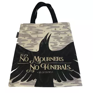 SIX OF CROWS GRISHAVERSE KEINE TRAUERNDEN KEINE BEERDIGUNGEN TASCHE AUS DEM DRUCK gebraucht - Bild 1 von 14