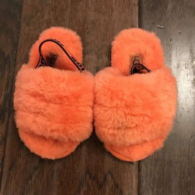 Zapatos de piel de oveja UGG para bebé Foto 1 de 4