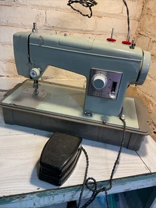 Sears Kenmore 2142 Vintage Heavy Duty Sewing Machine w/ Foot Pedal - Works - Picture 1 of 14