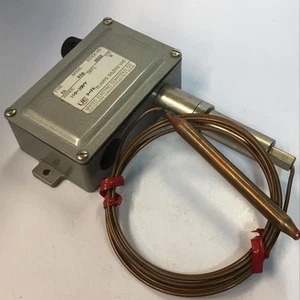 United Electric Controls E5/86B Temperature Switch 100-200*F 125-250VAC 15A  - Picture 1 of 3