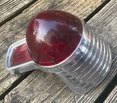 Oldsmobile 98 1952 = GM OEM = montaje de luz trasera Foto 1 de 4