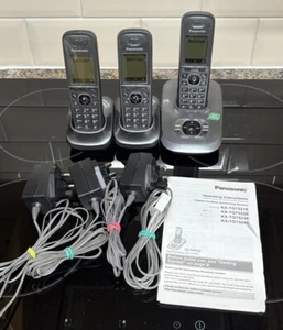 Panasonic KX-TG7522 EM Trzy telefony z bazą poczty głosowej i kołyskami srebrno-czarny - Zdjęcie 1 z 9