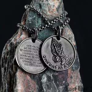 Collar colgante de oración vintage Sculpt Rings™ | Rosario de manos | Acero - Imagen 1 de 23