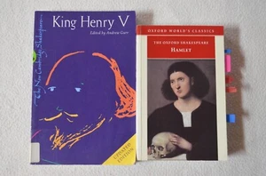 The Oxford Shakespeare Hamlet & New Cambridge Shakespeare King Henry V Books - Picture 1 of 12