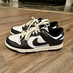 Nike Dunk Low Vintage Premium Panda Retro Negro Blanco FQ8899-100 Mujer Talla 7.5 - Imagen 1 de 10