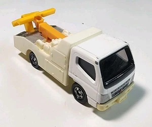 Tomica Tomy White Mitsubishi Fuso Canter Wrecker HO Diecast/Plastic Tow Truck - Picture 1 of 10