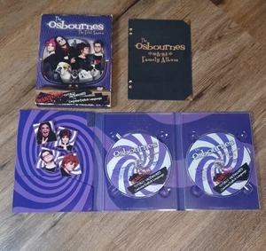 Die Osbournes Die erste Staffel Ozzy DVD 2003 2 Disc Set unzensiert mit Schonbezug - Bild 1 von 9