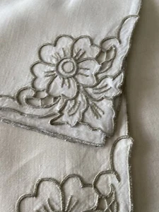 Vintage 4 @ 16" italienische SERVIETTEN ~ cremefarbenes Leinen mit Ecru bestickt Cutwork Ecke #1 - Bild 1 von 2