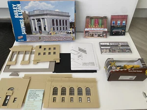 HO Scale TrainBank Building Kit and Lighted Building Fronts And Truck - Picture 1 of 9
