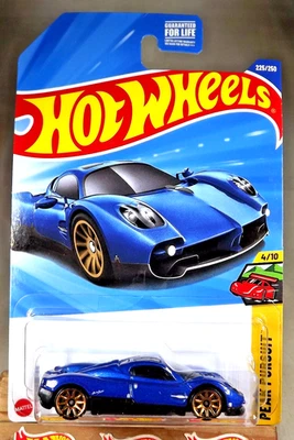 Hot Wheels #225 Peak Pursuit 2025 4/10 PAGANI UTOPIA azul con oro 10 radios Foto 1 de 4
