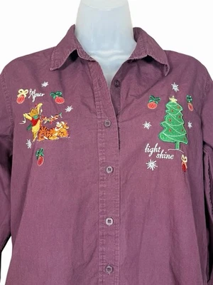 Camisa con botones Winnie the Pooh Navidad vacaciones para mujer pequeña púrpura bordada Foto 1 de 4