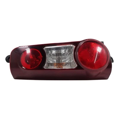 Luz trasera izquierda citroen berlingo 725 hdi 2015 - Imagen 1 de 4