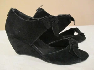 Kimchi Blue 3" Wedge Heel Women's Shoe sz 6M Black Suede Zipper & Bow Accent GUC - Picture 1 of 9