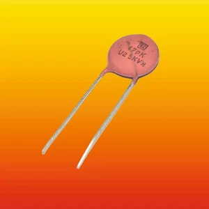 47 pF 10% 5 kV LOTTO DI 5 CONDENSATORI CERAMICI VINTAGE ALTA TENSIONE KrD КрД - Foto 1 di 3