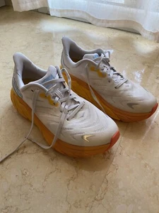 Hoka One One Arahi 6 - Foto 1 di 5