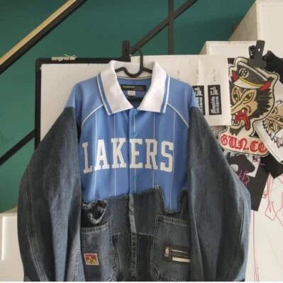 Jaqueta jeans rara anos 90 vintage Reebok LA Lakers azul/tamanho M/personalizada - Imagem 1 de 2