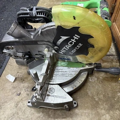 Hitachi C10FCE2 15A 10" Compuesto de un solo bisel Sierra ingleteadora Bolsa de polvo Hoja Herramienta Foto 1 de 4