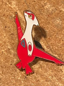 Pin de metal Latias Pokemon de 1,5" con respaldo de goma *usado/sin paquete* DTC - Imagen 1 de 3