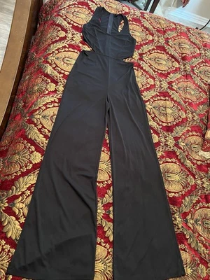 Mono/mameluco negro sin mangas con recortes en la cintura Talla pequeña Foto 1 de 4