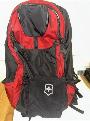 Victorinox 背包 - Expedition Conversion 红色和黑色 - 28x15x10 英寸 XL 旅行 — 第 1/4 张图片