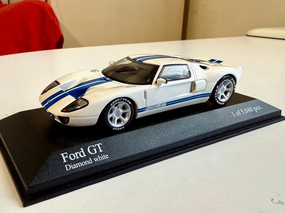 MINICHAMPS 400082320 FORD GT 2004 BIANCO 1/43 - Immagine 1 di 4