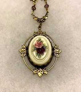 Costume Cameo Style Pendant Gold Tone with Roses on 24 In. Figaro Chain - Picture 1 of 7