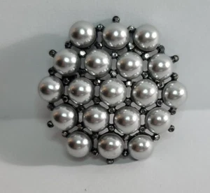 Vintage Anstecknadel Brosche silberfarben rundes Design mit blauen Kunstperlen & Strass - Bild 1 von 6
