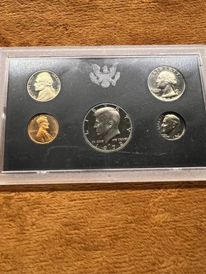 1972 S US Mint Proof Set in Original Box from San Francisco Mint - Image 1 of 3