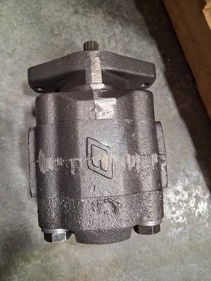 Parker Commercial 3135020004 Hydraulic Pump NEW Force America 4371401 13 spline - Image 1 of 4