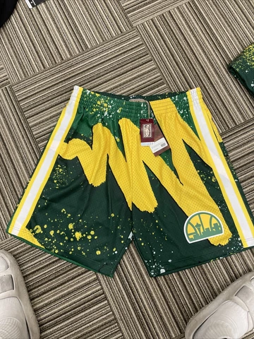 NEW MITCHELL AND NESS HWC SWINGMAN SEATTLE SUPERSONICS SHORTS 2XL Cover