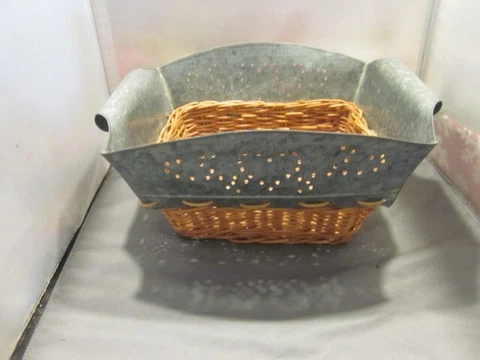 Wicker Basket With  Metal Handle 11" X 9" X 6" Cover