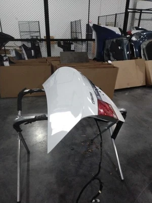 Tapa de cubierta usada se adapta a: Chevrolet Cruze 2012 sin alerón con cámara de visión trasera grado C Foto 1 de 4